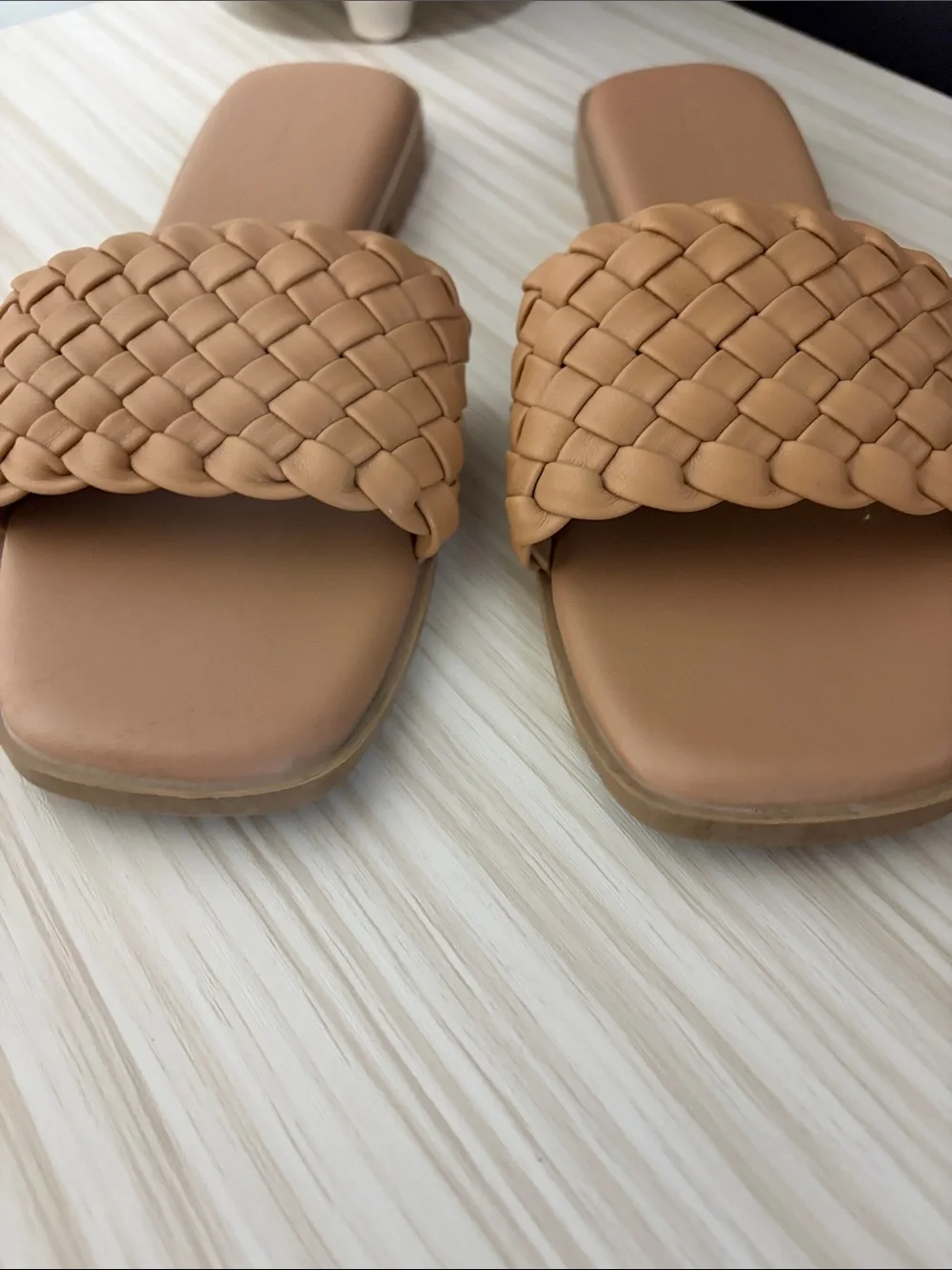 Women’s Braided Old Navy  Slide Sandals in Tan!! EUC 🤎